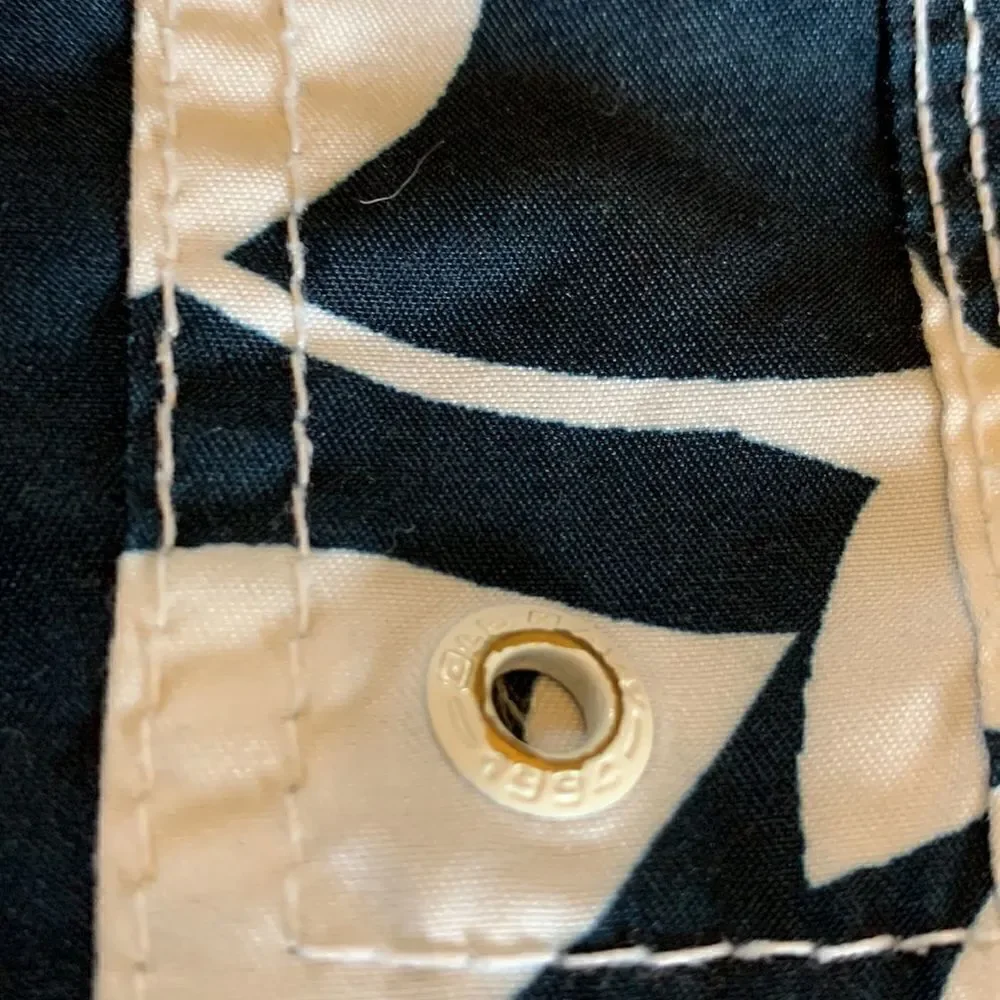 3/$30 Old Navy navy and white boys swim trunks with pockets. Size L( 10-12 )